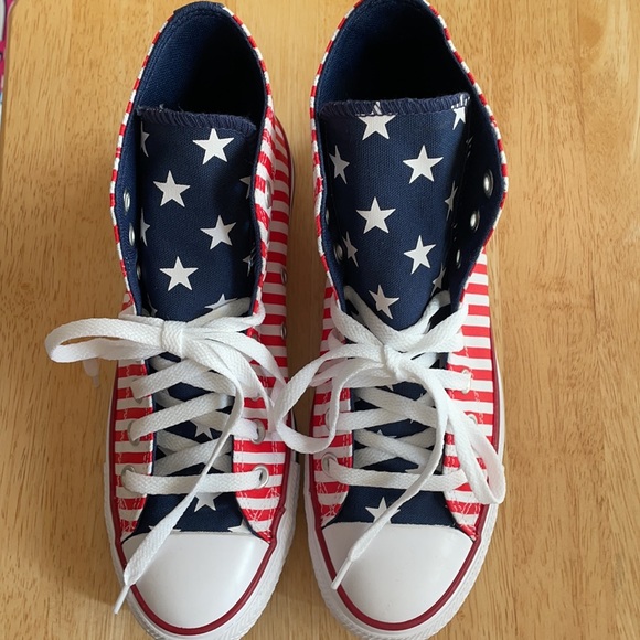 ⭐️SALE⭐️ Converse Unisex High Top Stars & Stripes Sneakers 🇺🇸 - Picture 2 of 4